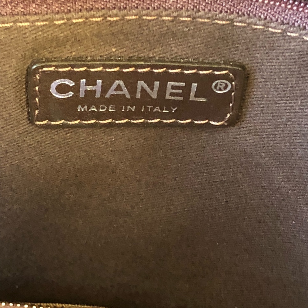 Brand new salmon Chanel quilted ligne bowler bag. - Picture 3 of 8